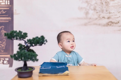 乐清怀孕肚子中间凹两边凸